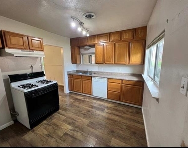 600 Lake Drive - Photo Thumbnail 4