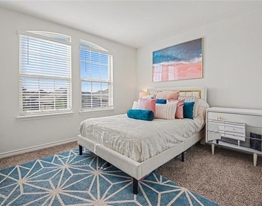 1613 Grand Villa Street - Photo Thumbnail 18