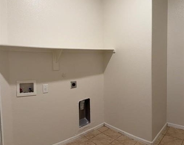 945 Loftin Street - Photo Thumbnail 4