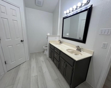 5317 Western Plains Avenue - Photo Thumbnail 11