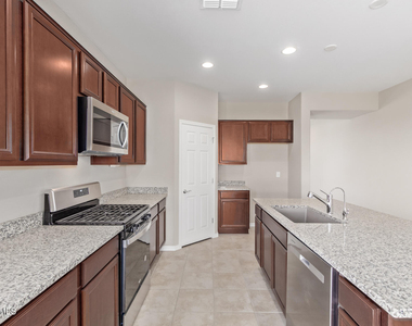 8804 W Marshall Avenue - Photo Thumbnail 12