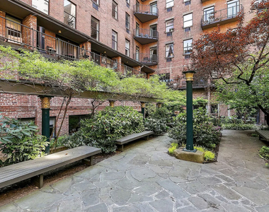 East 12th Street - Photo Thumbnail 4