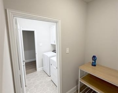328 Greenhouse Drive - Photo Thumbnail 18