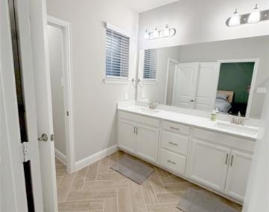 328 Greenhouse Drive - Photo Thumbnail 8