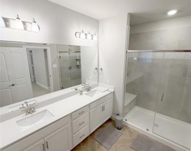 328 Greenhouse Drive - Photo Thumbnail 9