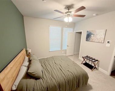 328 Greenhouse Drive - Photo Thumbnail 11