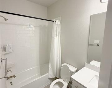 328 Greenhouse Drive - Photo Thumbnail 12