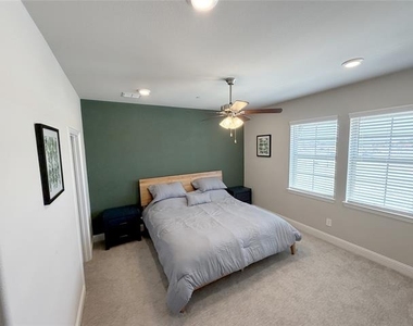 328 Greenhouse Drive - Photo Thumbnail 6