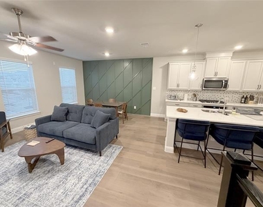 328 Greenhouse Drive - Photo Thumbnail 1