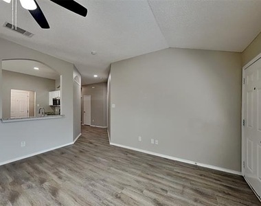8809 Limestone Drive - Photo Thumbnail 4