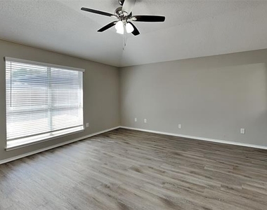 8809 Limestone Drive - Photo Thumbnail 3