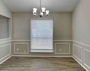 8809 Limestone Drive - Photo Thumbnail 6