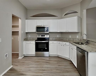 8809 Limestone Drive - Photo Thumbnail 5