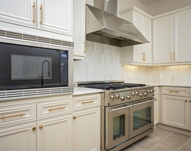 8066 Park Lane - Photo Thumbnail 7