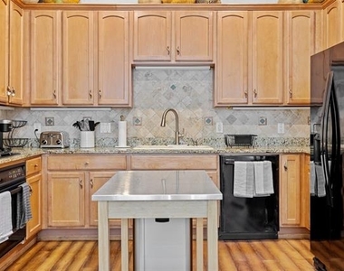 4312 Mckinney Avenue - Photo Thumbnail 8