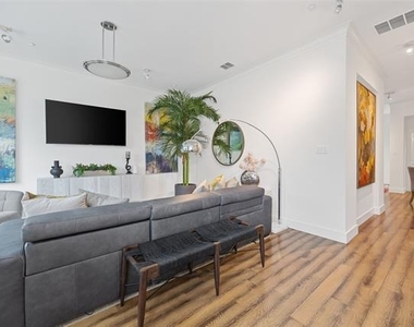 4312 Mckinney Avenue - Photo Thumbnail 1