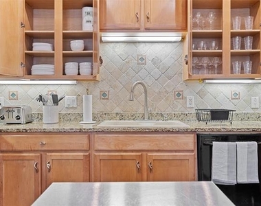 4312 Mckinney Avenue - Photo Thumbnail 6