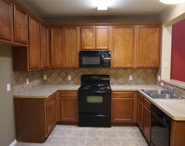 4080 Kyndra Circle - Photo Thumbnail 6