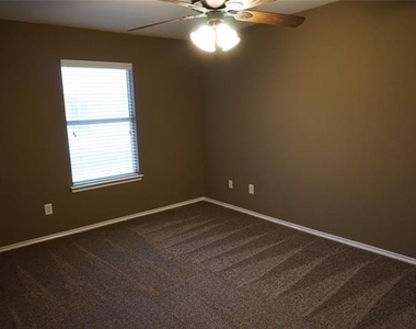 4080 Kyndra Circle - Photo Thumbnail 15