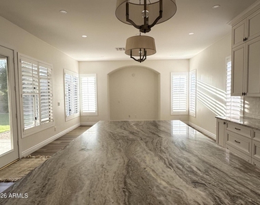 22366 N 68th Drive - Photo Thumbnail 10