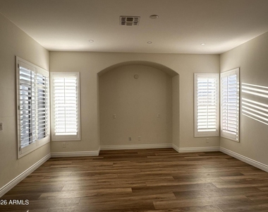 22366 N 68th Drive - Photo Thumbnail 11