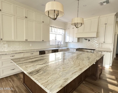 22366 N 68th Drive - Photo Thumbnail 5