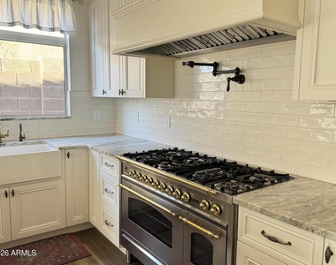 22366 N 68th Drive - Photo Thumbnail 6