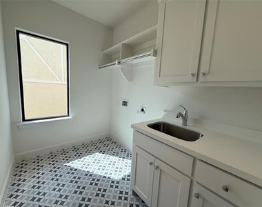4423 Emerson Avenue - Photo Thumbnail 9