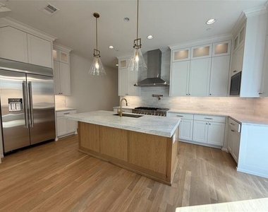 4423 Emerson Avenue - Photo Thumbnail 3