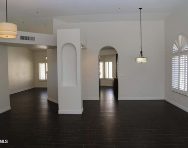 9014 E Larkspur Drive - Photo Thumbnail 3