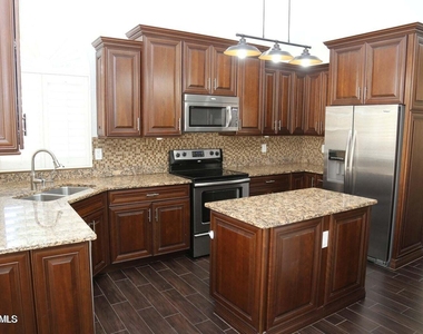 9014 E Larkspur Drive - Photo Thumbnail 6