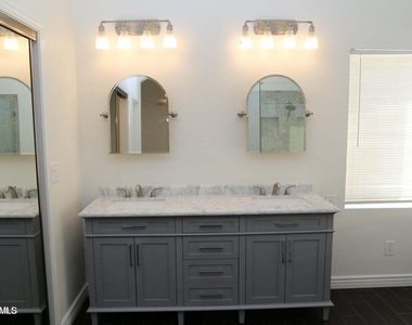 9014 E Larkspur Drive - Photo Thumbnail 12