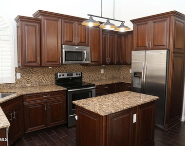 9014 E Larkspur Drive - Photo Thumbnail 7