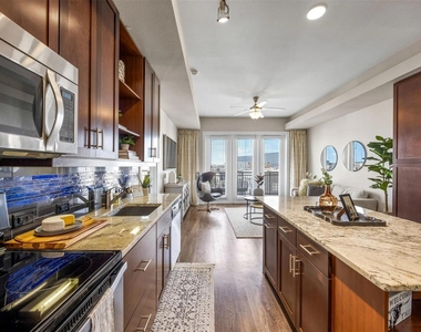 3201 Esperanza Crossing - Photo Thumbnail 15