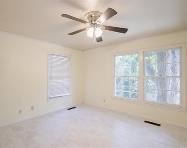 2325 Lake Ridge Circle - Photo Thumbnail 13