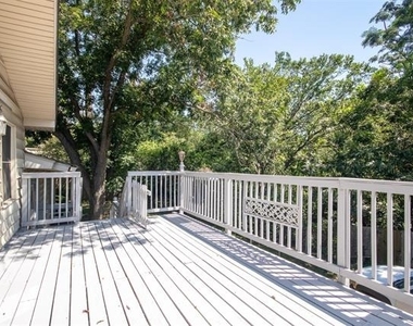 2325 Lake Ridge Circle - Photo Thumbnail 8