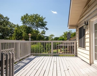 2325 Lake Ridge Circle - Photo Thumbnail 9