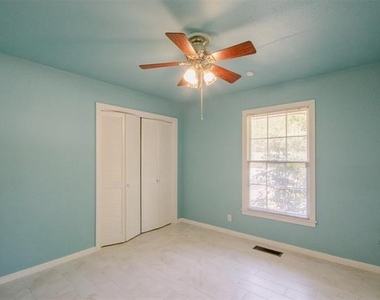2325 Lake Ridge Circle - Photo Thumbnail 16