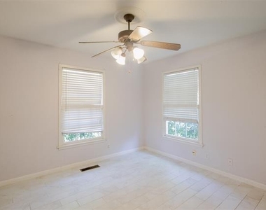 2325 Lake Ridge Circle - Photo Thumbnail 17