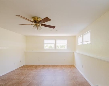 2325 Lake Ridge Circle - Photo Thumbnail 18