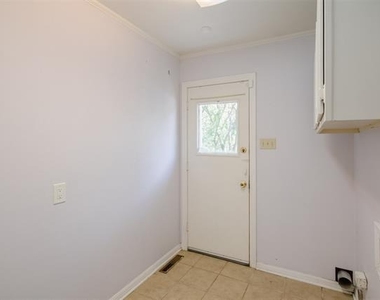 2325 Lake Ridge Circle - Photo Thumbnail 11