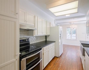 2325 Lake Ridge Circle - Photo Thumbnail 6