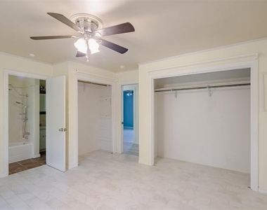 2325 Lake Ridge Circle - Photo Thumbnail 14