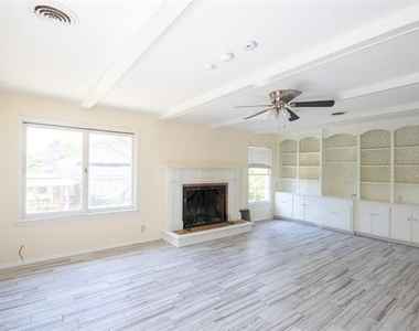 2325 Lake Ridge Circle - Photo Thumbnail 4