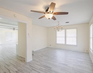 2325 Lake Ridge Circle - Photo Thumbnail 10