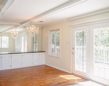 2325 Lake Ridge Circle - Photo Thumbnail 7