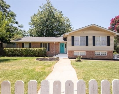 2325 Lake Ridge Circle - Photo Thumbnail 1