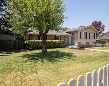2325 Lake Ridge Circle - Photo Thumbnail 2