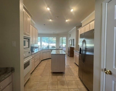 558 Timber Ridge Drive - Photo Thumbnail 7