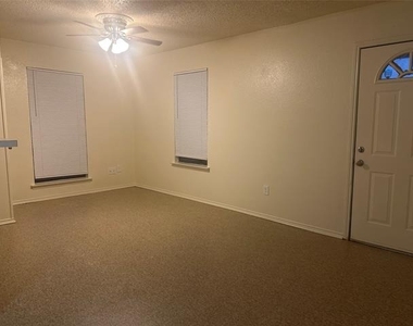 2301 Lido Lane - Photo Thumbnail 7